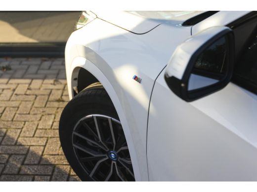BMW iX1 xDrive30 M Sport / Sportstoelen / Achteruitrijcamera / M Adaptief onderstel / Stoelverwarming ActivLease financial lease