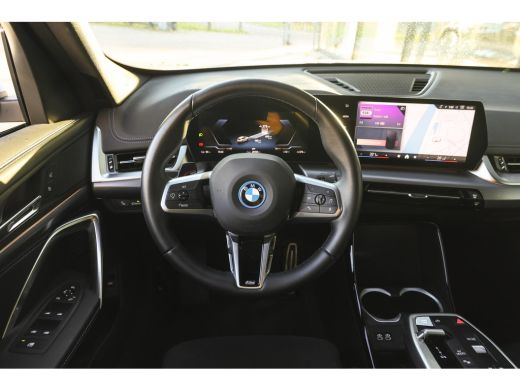 BMW iX1 xDrive30 M Sport / Sportstoelen / Achteruitrijcamera / M Adaptief onderstel / Stoelverwarming ActivLease financial lease
