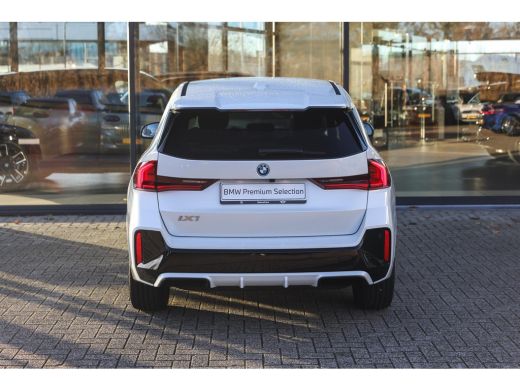 BMW iX1 xDrive30 M Sport / Sportstoelen / Achteruitrijcamera / M Adaptief onderstel / Stoelverwarming ActivLease financial lease