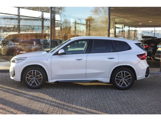 BMW iX1 xDrive30 M Sport / Sportstoelen / Achteruitrijcamera / M Adaptief onderstel / Stoelverwarming ActivLease financial lease