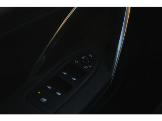 BMW iX1 xDrive30 M Sport / Sportstoelen / Achteruitrijcamera / M Adaptief onderstel / Stoelverwarming ActivLease financial lease