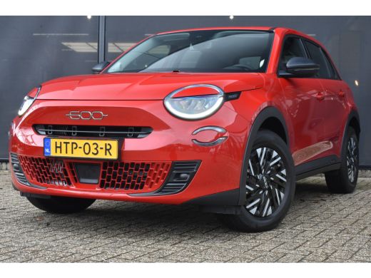 Fiat 600 1.2 Hybrid Urban 100pk Automaat 8 Jaar Garantie! | Stoelverwarming | Voorruitverwarming | Navigat...