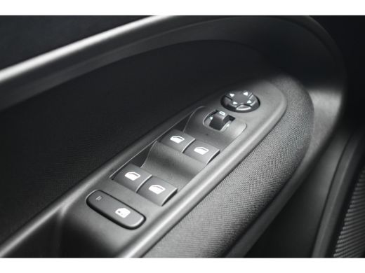 Fiat 600 1.2 Hybrid Urban 100pk Automaat 8 Jaar Garantie! | Stoelverwarming | Voorruitverwarming | Navigat... ActivLease financial lease