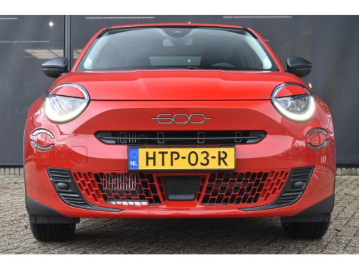 Fiat 600 1.2 Hybrid Urban 100pk Automaat 8 Jaar Garantie! | Stoelverwarming | Voorruitverwarming | Navigat... ActivLease financial lease