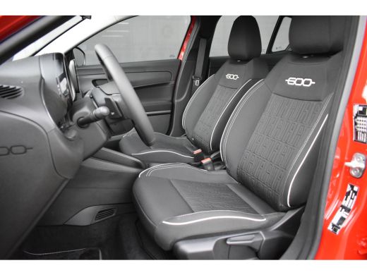 Fiat 600 1.2 Hybrid Urban 100pk Automaat 8 Jaar Garantie! | Stoelverwarming | Voorruitverwarming | Navigat... ActivLease financial lease