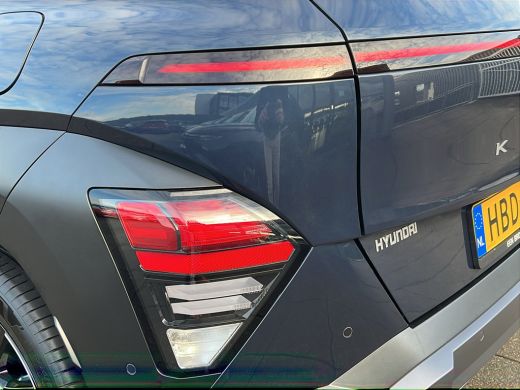 Hyundai Kona 1.6 GDI 141pk HEV Premium Sky | Premium audio | 360 camera | Schuif-kanteldak | Bestuurdersstoel ... ActivLease financial lease
