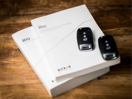 Kia Rio 1.0 T-GDi MHEV DynamicLine (APPLE CARPLAY, NAVIGATIE, CAMERA, KEYLESS, SPORTSTOELEN, LED KOPLAMPE... ActivLease financial lease