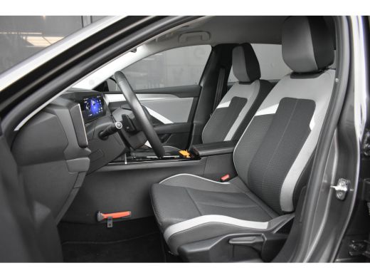 Opel Astra Sports Tourer 1.6 Turbo Plug-In Hybrid 180pk | Afn. Trekhaak | Navigatie by App | Climate Control... ActivLease financial lease