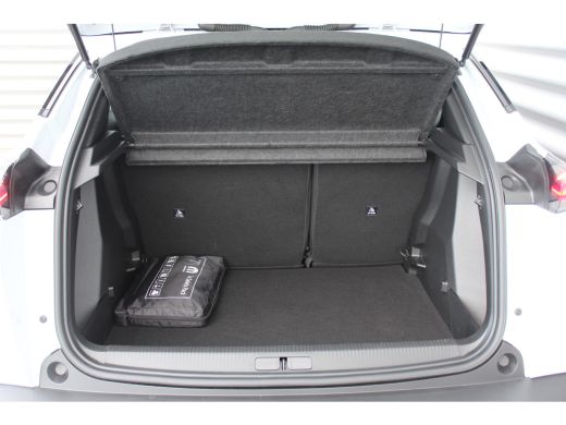 Peugeot 2008 1.2 HYBRID 136PK ACTIVE AUTOMAAT / NAVI / CLIMA / LED / PDC / CRUISECONTROL / 1E EIGENAAR / NIEUW... ActivLease financial lease