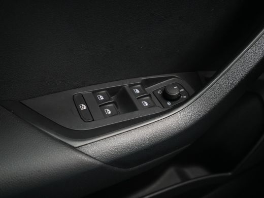 Skoda Karoq 1.0 TSI 115pk Business Edition Plus Navigatie Stoelverwarming Camera Clima Carplay 42 ActivLease financial lease