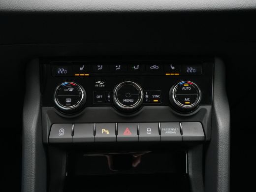 Skoda Karoq 1.0 TSI 115pk Business Edition Plus Navigatie Stoelverwarming Camera Clima Carplay 42 ActivLease financial lease