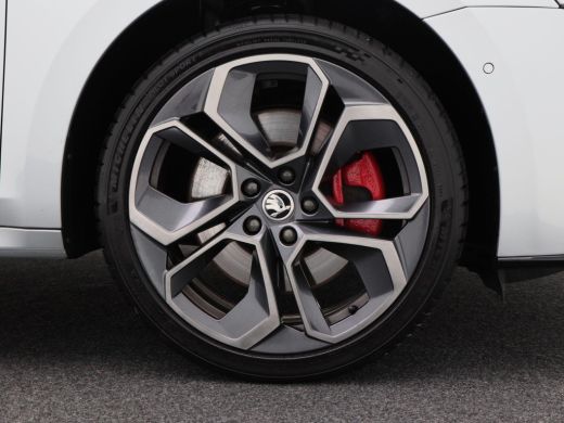 Skoda Octavia Combi 1.4 TSi 245 Pk Automaat RS iV PHEV Business | Adaptive Cruise | CarPlay | Navigatie | Panor... ActivLease financial lease