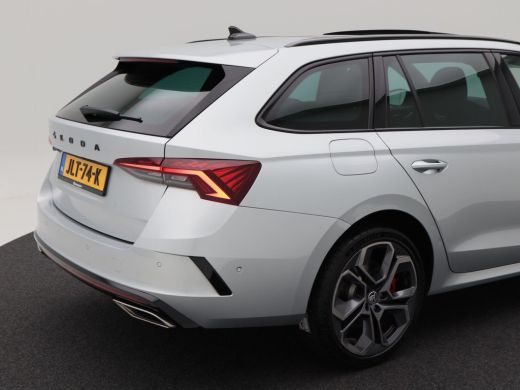 Skoda Octavia Combi 1.4 TSi 245 Pk Automaat RS iV PHEV Business | Adaptive Cruise | CarPlay | Navigatie | Panor... ActivLease financial lease