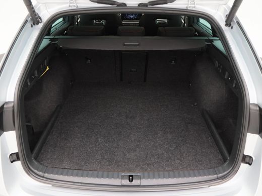 Skoda Octavia Combi 1.4 TSi 245 Pk Automaat RS iV PHEV Business | Adaptive Cruise | CarPlay | Navigatie | Panor... ActivLease financial lease