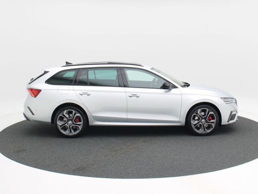 Skoda Octavia Combi 1.4 TSi 245 Pk Automaat RS iV PHEV Business | Adaptive Cruise | CarPlay | Navigatie | Panor... ActivLease financial lease