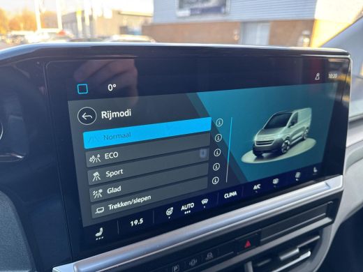 Volkswagen e-Transporter 32 L1H1 Life 64 kWh | 2x Schuifdeur | 218PK | Trekhaak | LED | VOL! | ActivLease financial lease