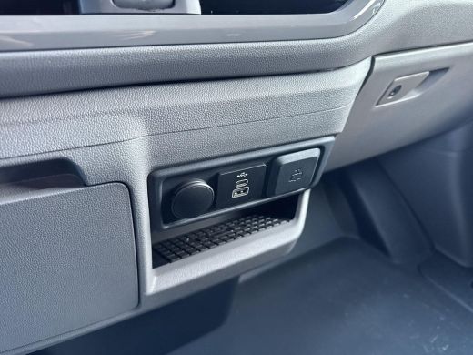 Volkswagen e-Transporter 32 L1H1 Life 64 kWh | 2x Schuifdeur | 218PK | Trekhaak | LED | VOL! | ActivLease financial lease