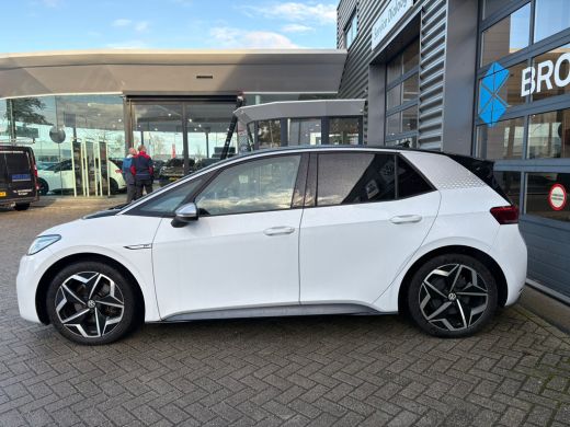 Volkswagen ID.3 First Plus 58 kWh 204 pk | Achteruitrijcamera | Navigatie | Cruise control adaptief | ActivLease financial lease