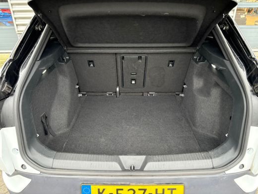 Volkswagen ID.4 First 77 kWh 204 pk | Wegklapbare Trekhaak | Achteruitrijcamera | Apple carplay | ActivLease financial lease