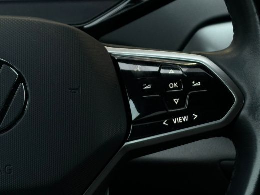 Volkswagen ID.4 First 77 kWh 204 pk | Wegklapbare Trekhaak | Achteruitrijcamera | Apple carplay | ActivLease financial lease