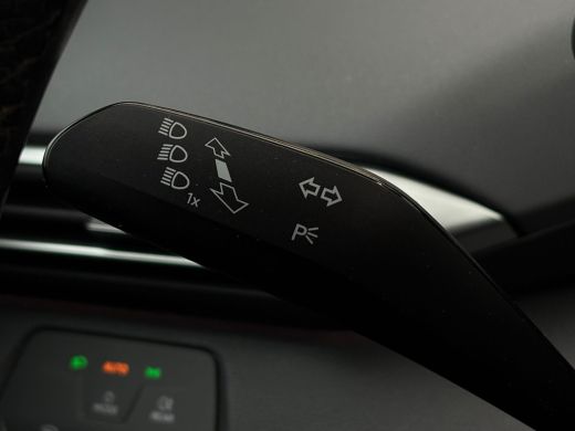 Volkswagen ID.4 First 77 kWh 204 pk | Wegklapbare Trekhaak | Achteruitrijcamera | Apple carplay | ActivLease financial lease