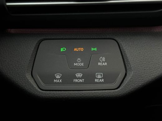 Volkswagen ID.4 First 77 kWh 204 pk | Wegklapbare Trekhaak | Achteruitrijcamera | Apple carplay | ActivLease financial lease