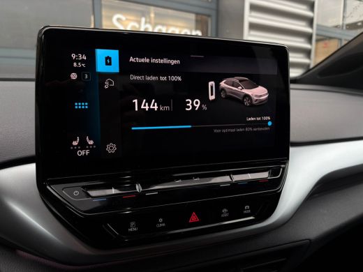 Volkswagen ID.4 First 77 kWh 204 pk | Wegklapbare Trekhaak | Achteruitrijcamera | Apple carplay | ActivLease financial lease