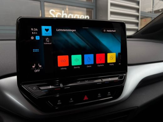 Volkswagen ID.4 First 77 kWh 204 pk | Wegklapbare Trekhaak | Achteruitrijcamera | Apple carplay | ActivLease financial lease