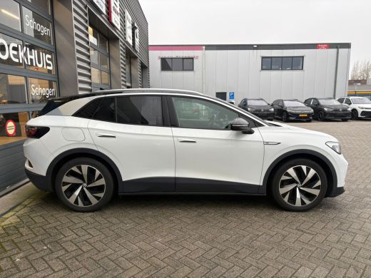 Volkswagen ID.4 First 77 kWh 204 pk | Wegklapbare Trekhaak | Achteruitrijcamera | Apple carplay | ActivLease financial lease