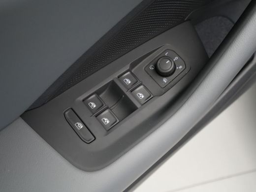 Volkswagen Passat Variant 1.5 eTSI 150pk Business Trekhaak Navigatie Camera Side Assist Acc ARGON 343 ActivLease financial lease