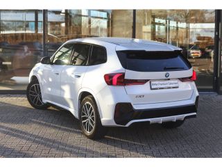 BMW iX1 xDrive30 M Sport / Sportstoelen / Achteruitrijcamera / M Adaptief onderstel / Stoelverwarming