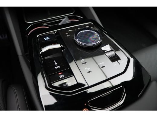 BMW i5 eDrive40 M Sport / Panoramadak / Achteruitrijcamera / Stoelventilatie / Bowers & Wilkins / M Spor... ActivLease financial lease