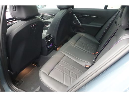 BMW i5 eDrive40 M Sport / Panoramadak / Achteruitrijcamera / Stoelventilatie / Bowers & Wilkins / M Spor... ActivLease financial lease