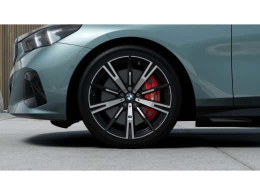 BMW i5 eDrive40 M Sport / Panoramadak / Achteruitrijcamera / Stoelventilatie / Bowers & Wilkins / M Spor... ActivLease financial lease