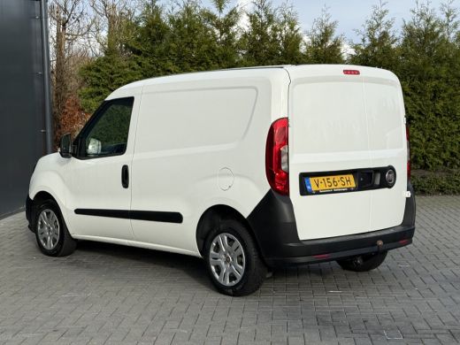 Fiat Doblò Cargo 1.6 MJ 105 PK / L1H1 / 1e EIG. / AIRCO / CRUISE / TREKHAAK / NAVI / 3-ZITS ActivLease financial lease