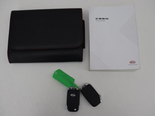 Kia Ceed 1.5 T-GDi MHEV GT-Line | 160pk | Camera | Carplay | Navigatie | Sportstuur | DAB | Parkeerhulp | ... ActivLease financial lease