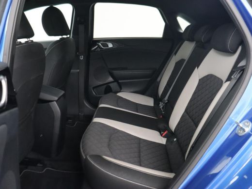 Kia Ceed 1.5 T-GDi MHEV GT-Line | 160pk | Camera | Carplay | Navigatie | Sportstuur | DAB | Parkeerhulp | ... ActivLease financial lease