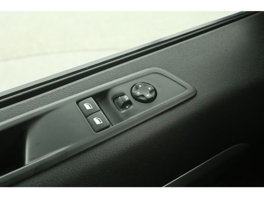 Opel Vivaro 2.0 CDTI L3H1 | 145PK | DC | Airco | Cruise | Camera | Carplay | Navi | Parkeersens. ActivLease financial lease