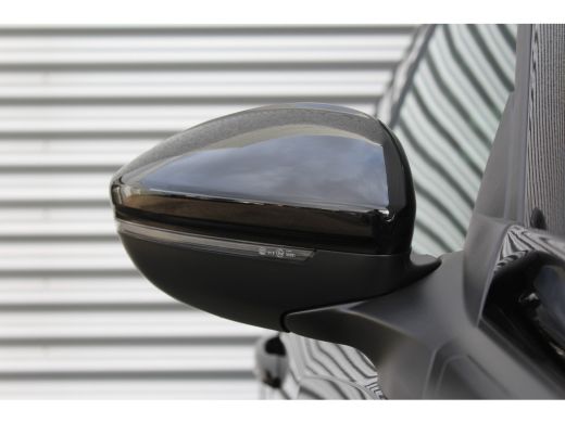 Peugeot 2008 1.2 HYBRID 136PK ALLURE AUTOMAAT / NAVI / LEDER / CLIMA / LED / PDC / 17" LMV / CRUISECONTROL / 1... ActivLease financial lease