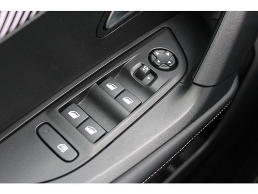 Peugeot 2008 1.2 HYBRID 136PK ALLURE AUTOMAAT / NAVI / LEDER / CLIMA / LED / PDC / 17" LMV / CRUISECONTROL / 1... ActivLease financial lease