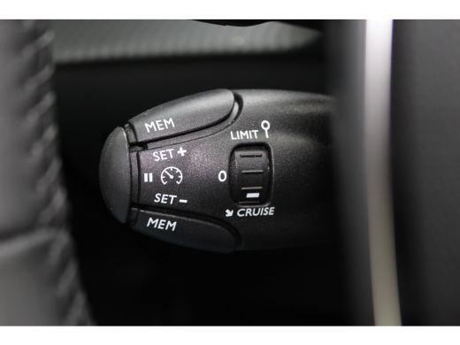 Peugeot 2008 1.2 HYBRID 136PK ALLURE AUTOMAAT / NAVI / LEDER / CLIMA / LED / PDC / 17" LMV / CRUISECONTROL / 1... ActivLease financial lease
