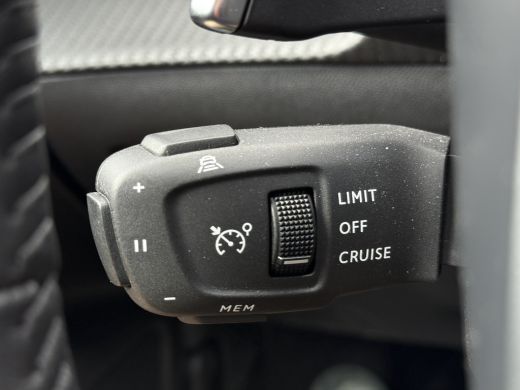 Peugeot 2008 1.2 Hybrid 145 Allure | Achteruitrijcamera | Airco (automatisch) | Apple Carplay/Android Auto|tel... ActivLease financial lease