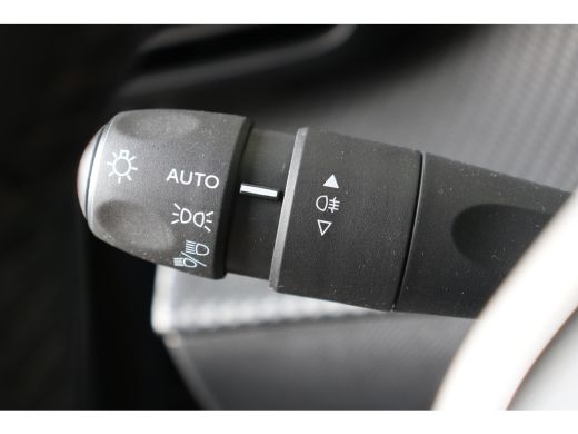 Peugeot e-208 EV Active 50 kWh | Navi | Cruise control | Apple Carplay | Airco | DAB | ActivLease financial lease