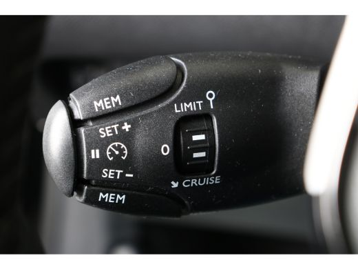 Peugeot e-208 EV Active 50 kWh | Navi | Cruise control | Apple Carplay | Airco | DAB | ActivLease financial lease