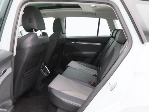 Skoda Enyaq iV 60 | Panoramadak | Adaptive Cruise | Stoelverwarming | Carplay | Camera | Navigatie | 21 inch | 9... ActivLease financial lease