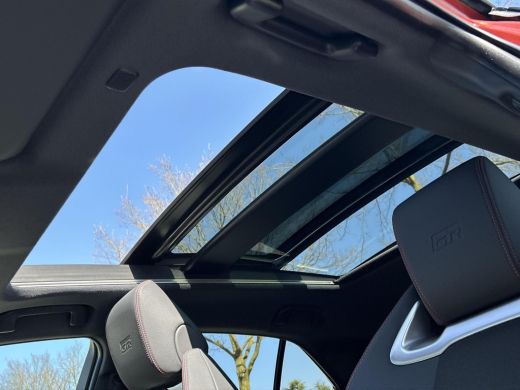 Toyota Corolla Hybrid 140 GR Sport **NAVIGAIE/ PANORAMA DAK/ HEAD UP DISPLAY/ DODEHOEK DETECTIE** ActivLease financial lease