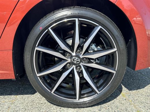 Toyota Corolla Hybrid 140 GR Sport **NAVIGAIE/ PANORAMA DAK/ HEAD UP DISPLAY/ DODEHOEK DETECTIE** ActivLease financial lease