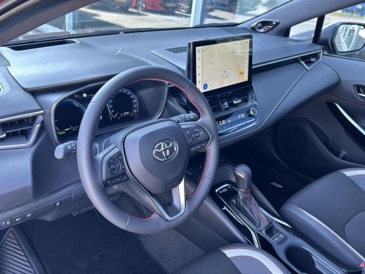 Toyota Corolla Hybrid 140 GR Sport **NAVIGAIE/ PANORAMA DAK/ HEAD UP DISPLAY/ DODEHOEK DETECTIE** ActivLease financial lease