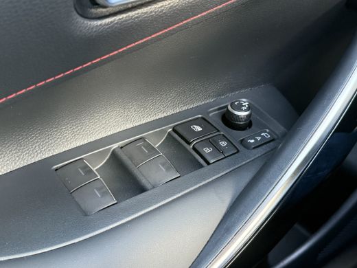 Toyota Corolla Touring Sports 2.0 Hybrid Business GR-Sport | Pano | Trekhaak | JBL | ACC | Keyless | LED | 18 inch ActivLease financial lease