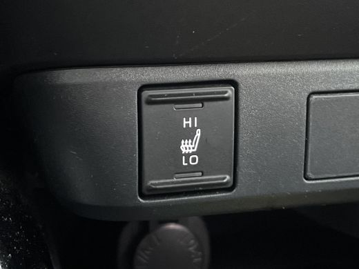 Toyota Yaris 1.5 Hybrid 115 Dynamic **DODE HOEK DETECTIE/ PARKEERSENSOREN/ STOELVERWARMING/ COMFORT PACK** ActivLease financial lease